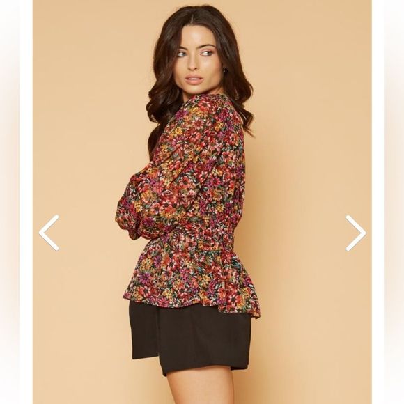 PLEIONE V-NECK PUFF SLEEVE TOP - Picture 8 of 9